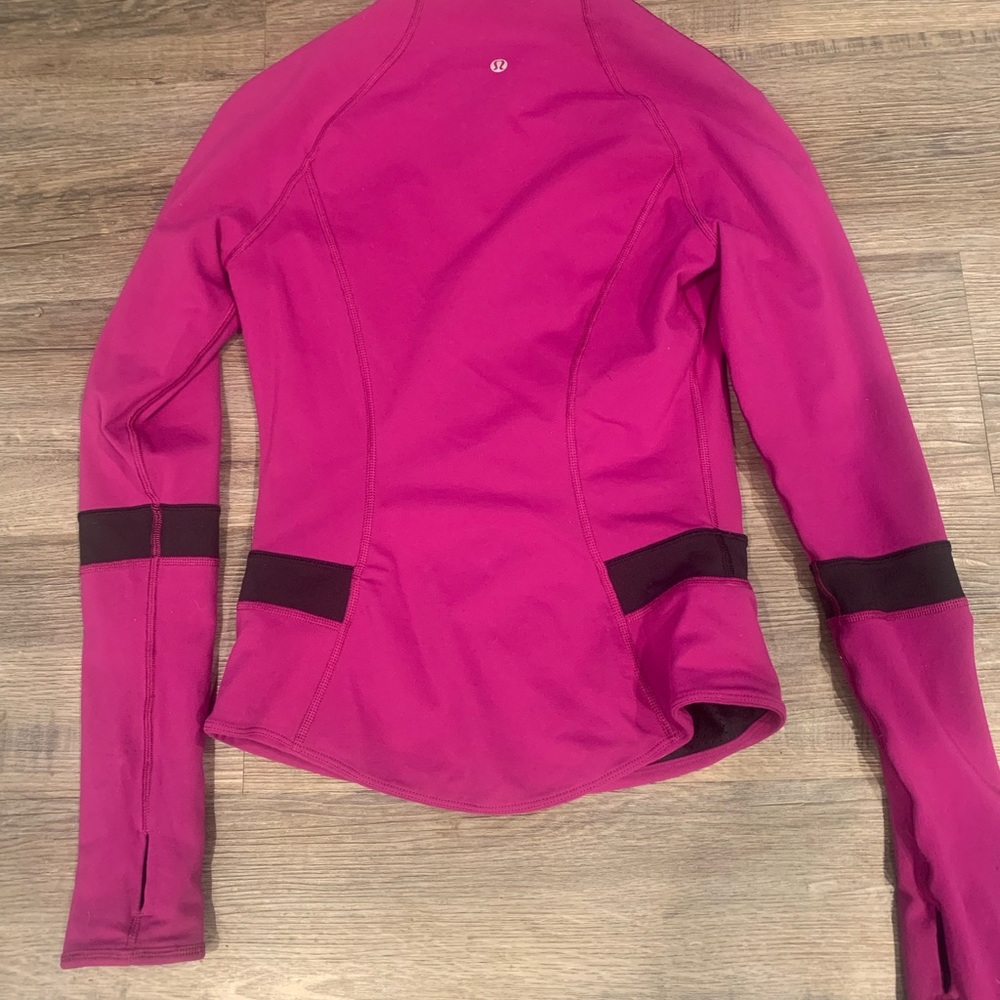 Like new Lululemon zip jacket-small - Picture 3 of 3